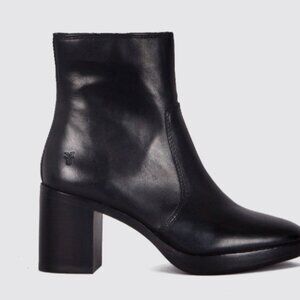 Frye Joan Campus Short Boots - Black leather - Size 8